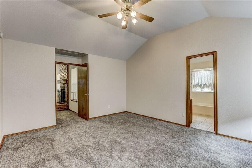 Building Photo - 305 Waterfront Dr