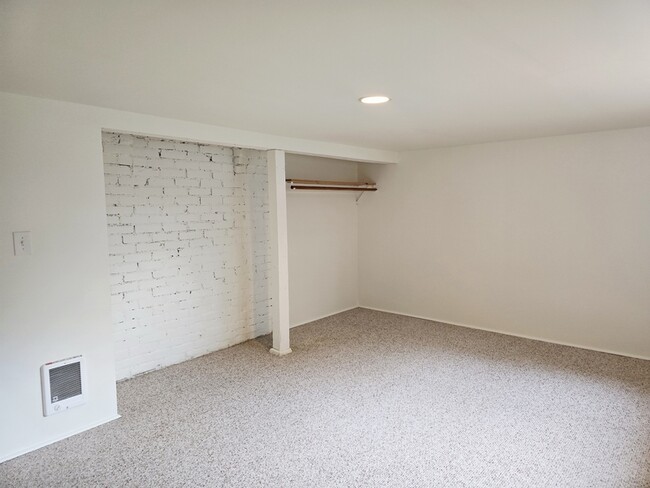 Building Photo - 4013 Bagley Ave N