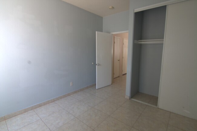 Building Photo - 842 Caminito Estrella