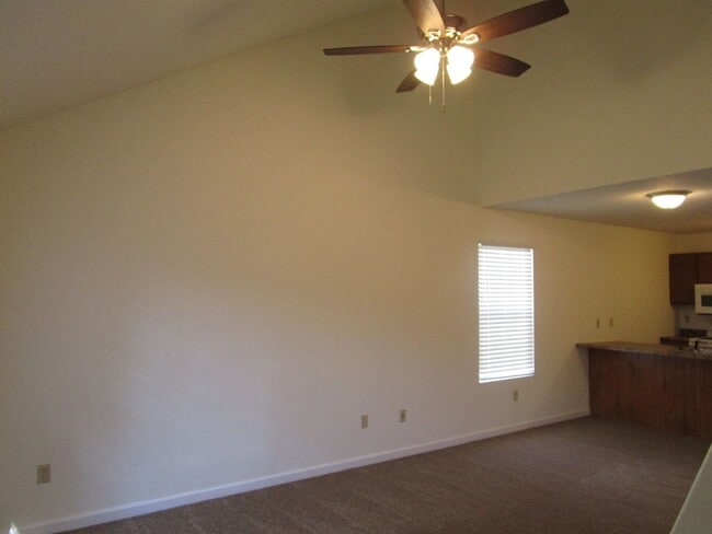 Building Photo - 3550-3552 Prescott Dr.