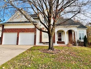 Building Photo - 4 1110