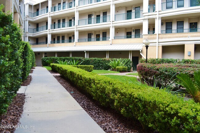 Building Photo - 1661 Riverside Ave