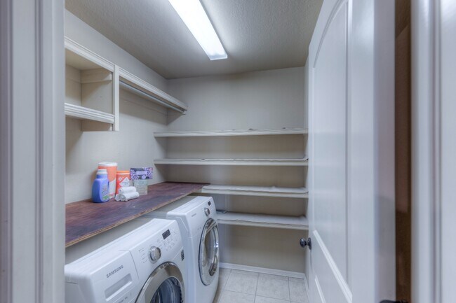 Building Photo - 1501 W Birmingham St