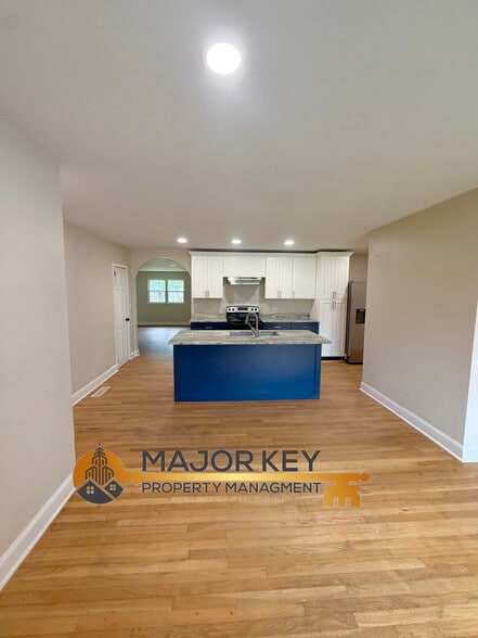 Building Photo - 4178 Suzanne Ln