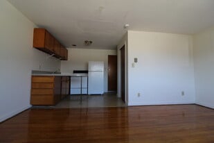 Building Photo - 484 Tolland St