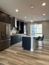 Building Photo - Beautiful 2 Bed + Office + 2.5 Bath home i...