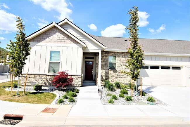 Building Photo - 1712/1714 Danny Boy Ln. Duplex
