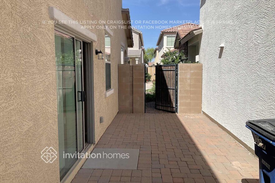 Building Photo - 3915 S Napa Ln