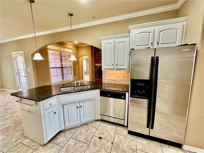 Building Photo - 2591 N Trafalger Dr