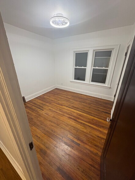 Building Photo - 3568 E 153rd St