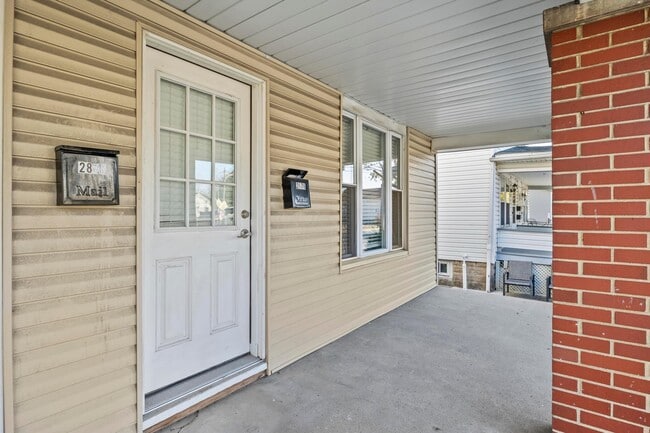 Building Photo - 2876 Indianola Ave