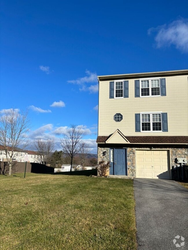 Building Photo - Updated New Tripoli Rental