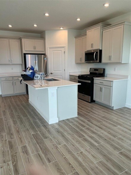 Building Photo - 14058 SW Surina St