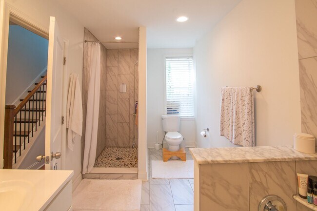 Building Photo - Beautiful Point Breeze Townhome