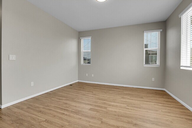 Building Photo - $2,600.00, 3 bedroom, 2.5 bathroom located...