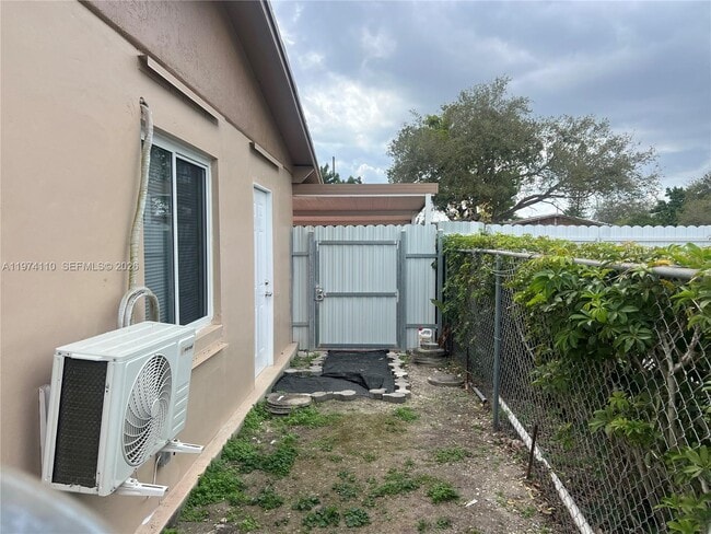 Building Photo - 21321 SW 99th Ct