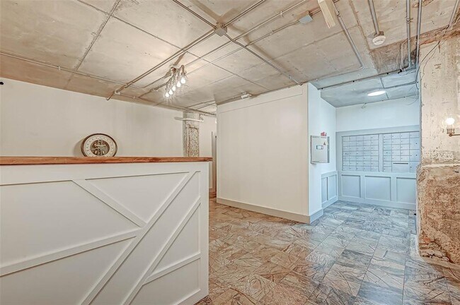 Building Photo - 2205 McKinney St
