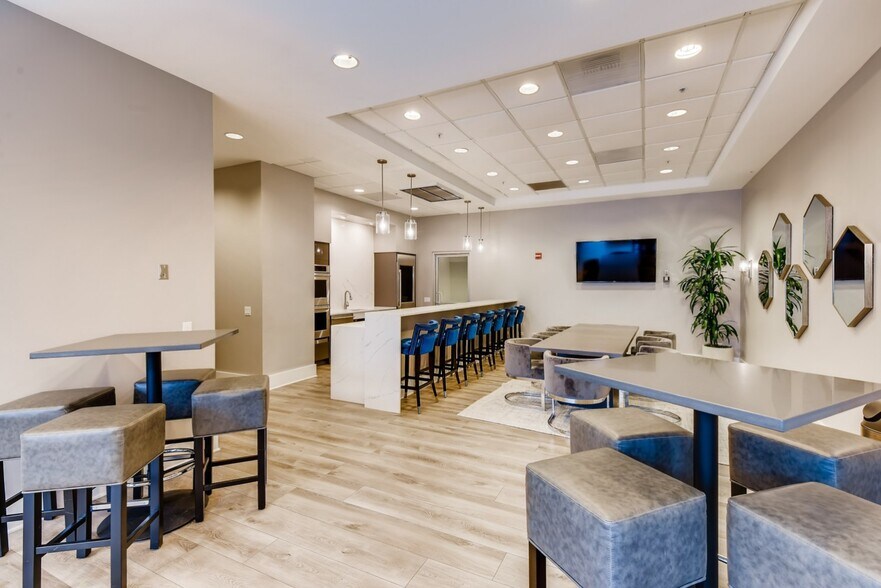 Building Photo - 545 N Dearborn St