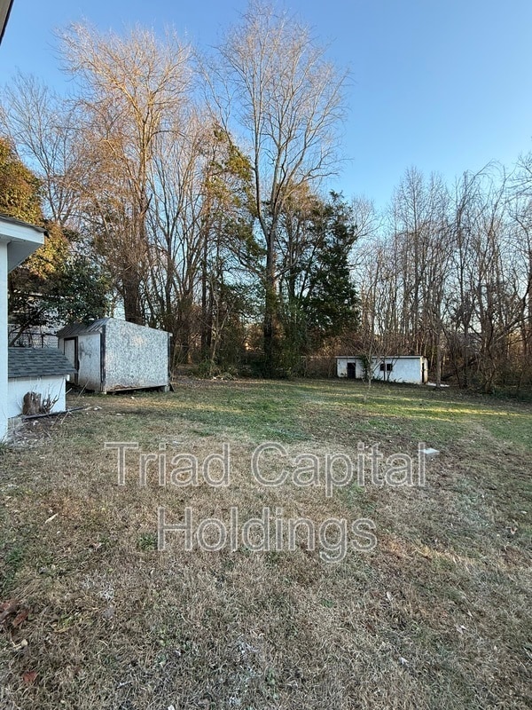 Building Photo - 832 E Brookline St