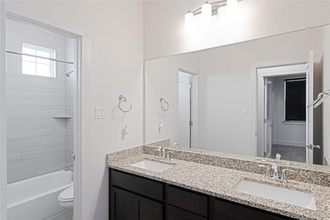 Building Photo - 1241 Summerbrooke Cir