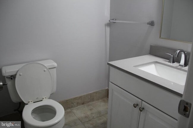 Building Photo - 3360 Woodburn Rd