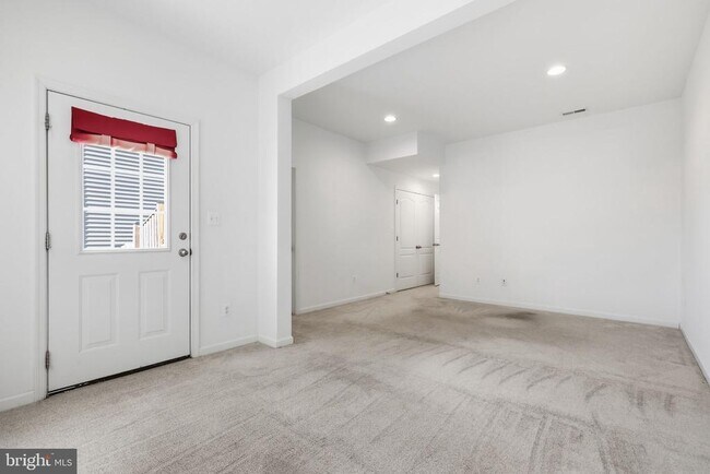 Building Photo - 38 Kirby Ct