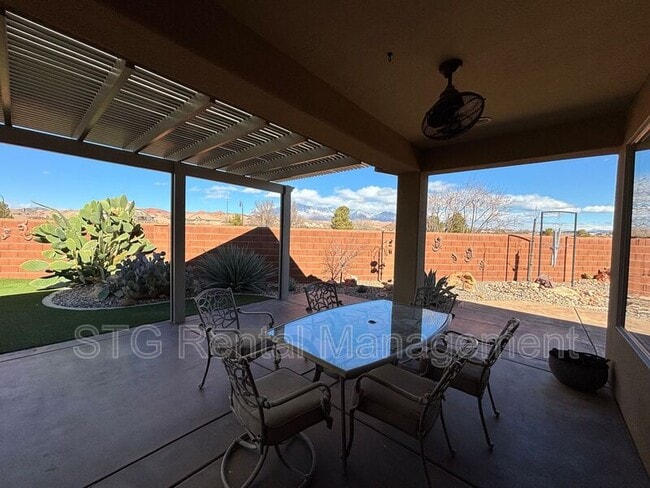 Building Photo - 530 S Coral Cv