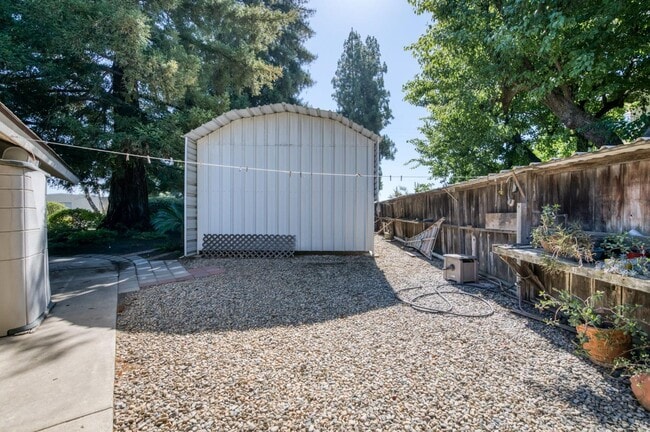 Building Photo - 39771 Rd 33