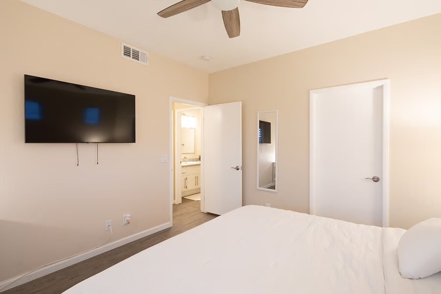 Building Photo - 251 S Green Valley Pky