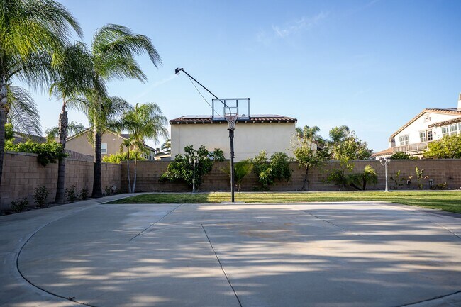 Building Photo - Exceptional estate Located In the highly desirable College Park Community.