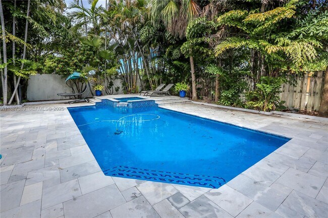 Building Photo - 1230 S 13th Ave