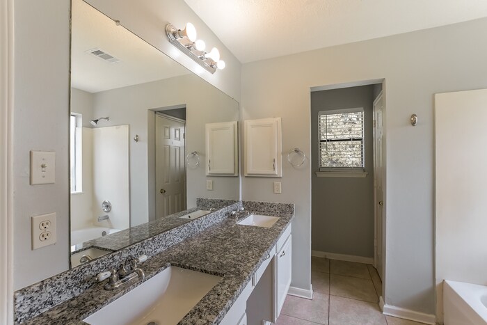 Building Photo - 3015 Quail Run Dr