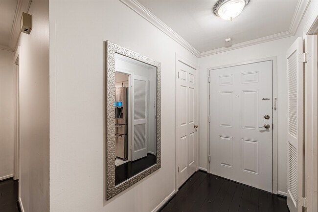 Building Photo - 661 Bering Dr