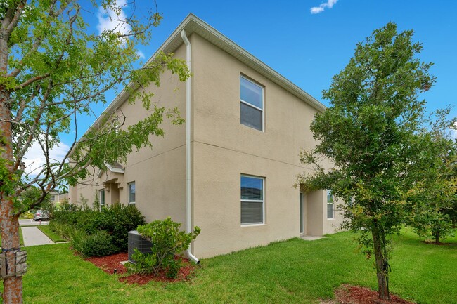 Building Photo - Spacious 3-Bdrm Townhome in Orlando's Gate...