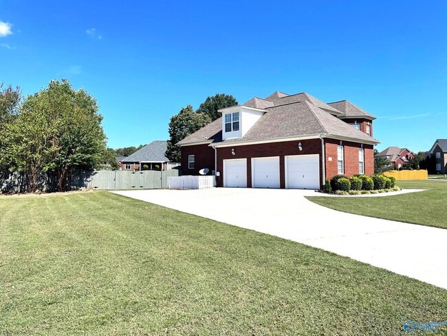 Building Photo - 106 Matilda Dr