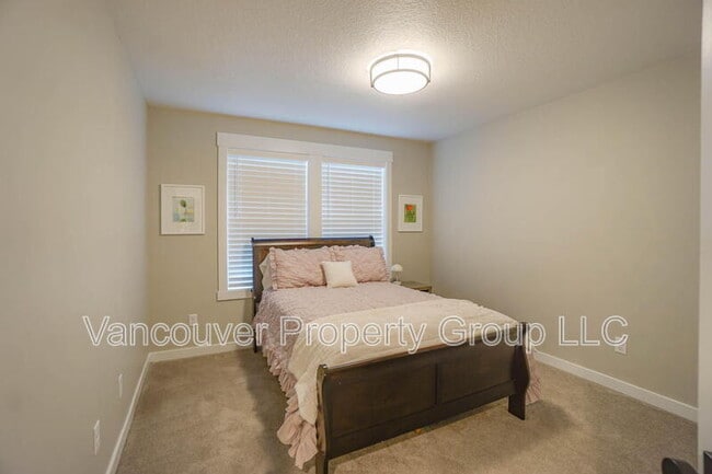 Building Photo - 737 SE 38th St