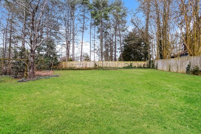 Building Photo - Gorgeous 3BR Home with Covered Parking in Prime Kennesaw Location