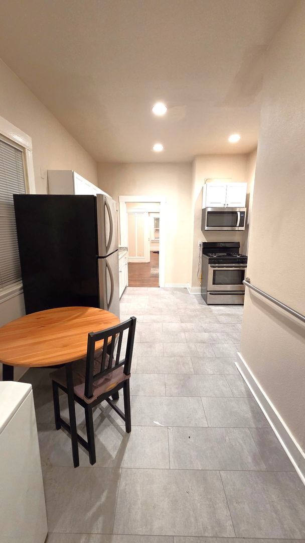 Building Photo - 1522