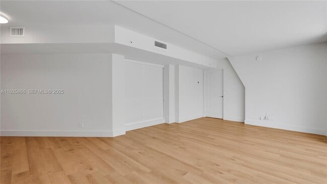 Building Photo - 555 NE 34th St