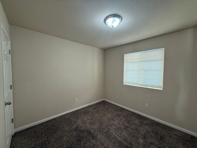 Building Photo - Beautiful 2-Story, 3 Bedroom, 2½ Bathroom ...