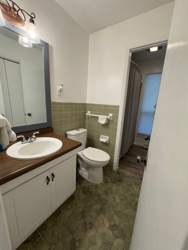 Building Photo - 10412 Pinedale Dr