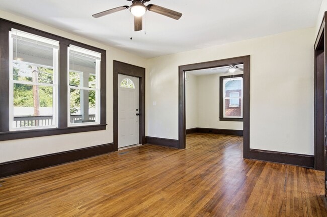 Building Photo - 221 S Washington Ave