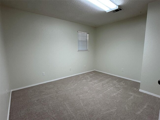 Building Photo - 109 Simpson Ave