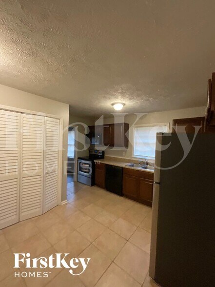 Building Photo - 10799 Sanderling Ln