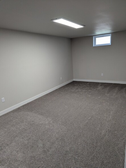 Building Photo - 1823 Alderson Ave