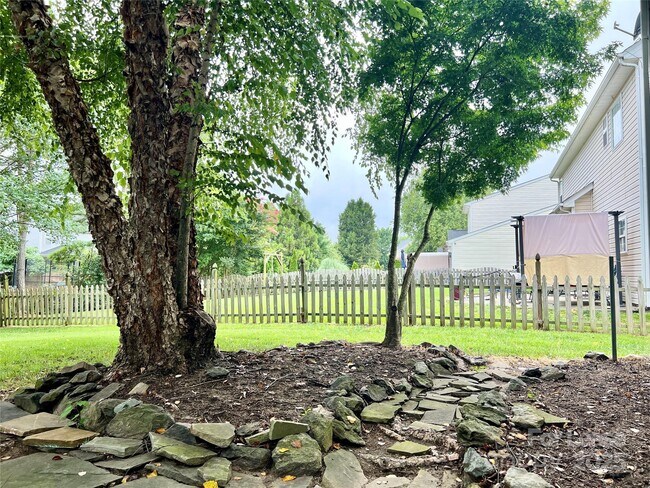 Building Photo - 5717 Lindley Crescent Dr