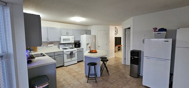 Building Photo - 4162 Whitehall Dr