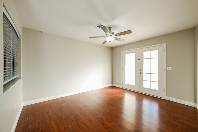 Building Photo - 405 Tobler Dr