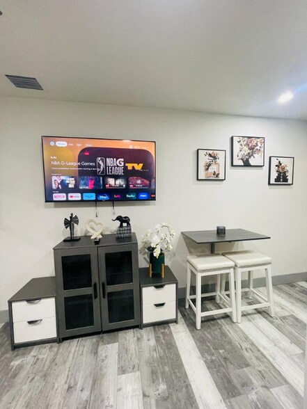 Building Photo - 201 NE 28th Terrace