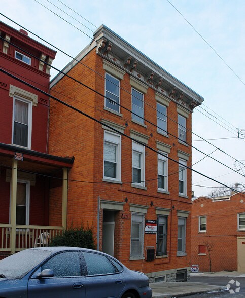 Primary Photo - 2162 Stratford Ave